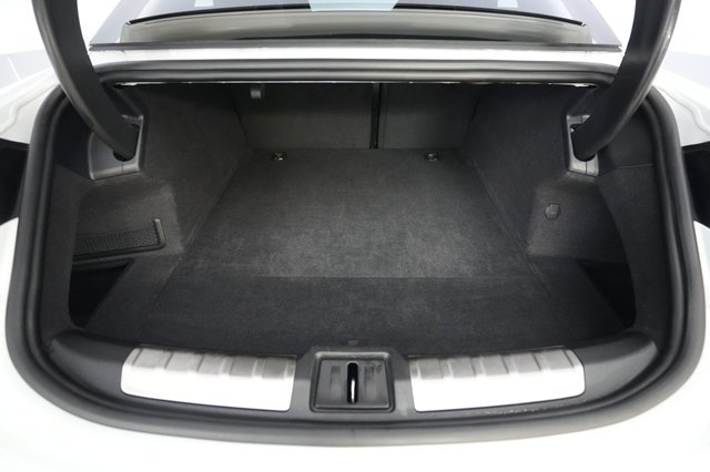 2022 Porsche Taycan — photo 6 of 27