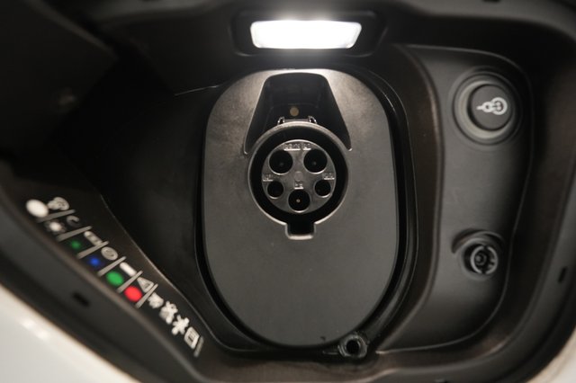2022 Porsche Taycan — photo 24 of 27