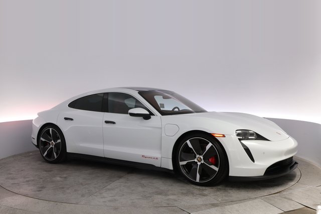 2022 Porsche Taycan — photo 11 of 27