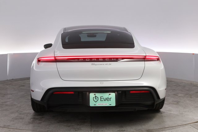 2022 Porsche Taycan — photo 12 of 27