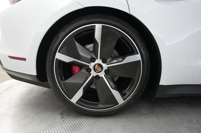 2022 Porsche Taycan — photo 17 of 27