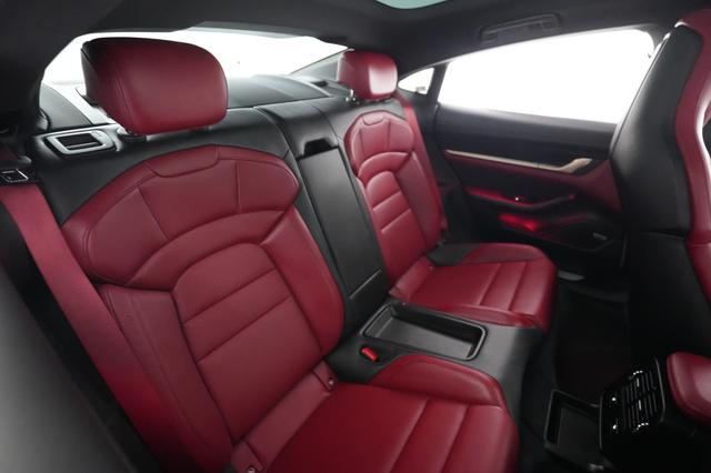 2022 Porsche Taycan — photo 4 of 27