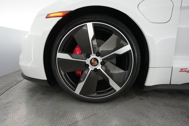 2022 Porsche Taycan — photo 15 of 27