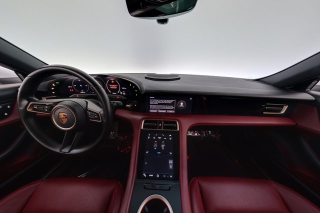 2022 Porsche Taycan — photo 21 of 27
