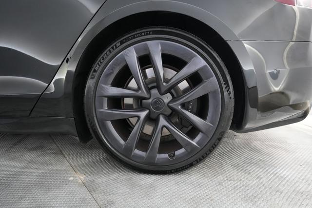 2022 Tesla Model S — photo 7 of 24