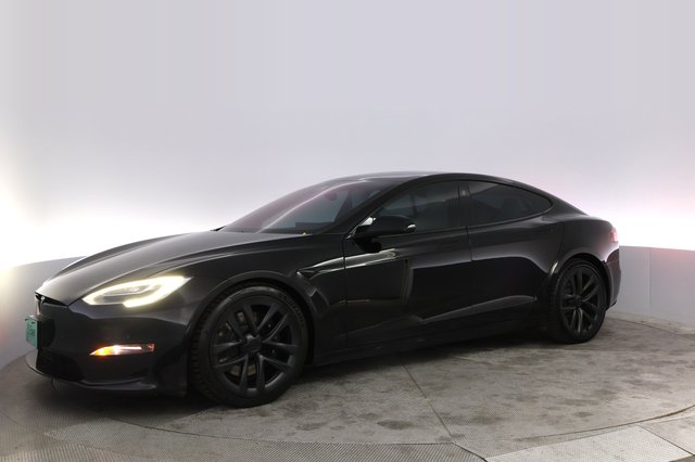 2022 Tesla Model S — photo 14 of 24