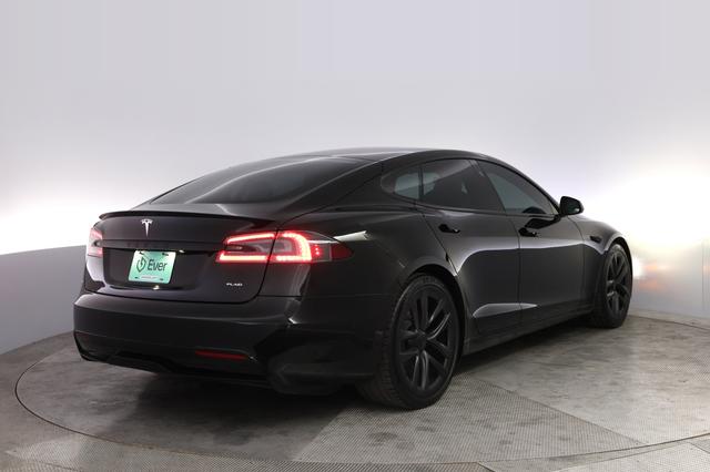 2022 Tesla Model S — photo 2 of 24