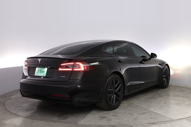 2022 Tesla Model S — photo 2 of 24