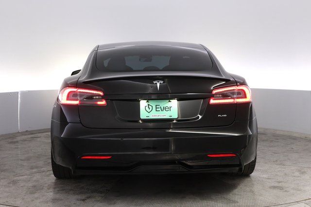 2022 Tesla Model S — photo 12 of 24