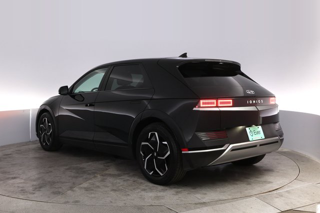2023 Hyundai IONIQ 5 — photo 13 of 22