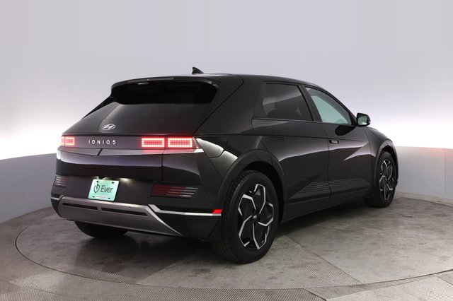 2023 Hyundai IONIQ 5 — photo 2 of 22