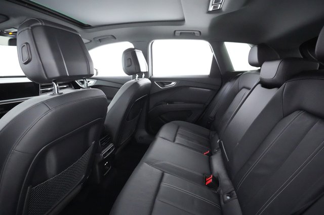 2022 Audi Q4 e-tron — photo 18 of 27