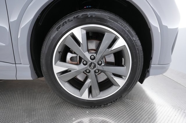 2022 Audi Q4 e-tron — photo 15 of 27