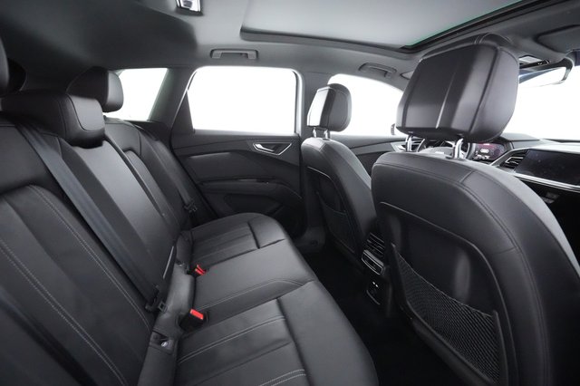2022 Audi Q4 e-tron — photo 20 of 27