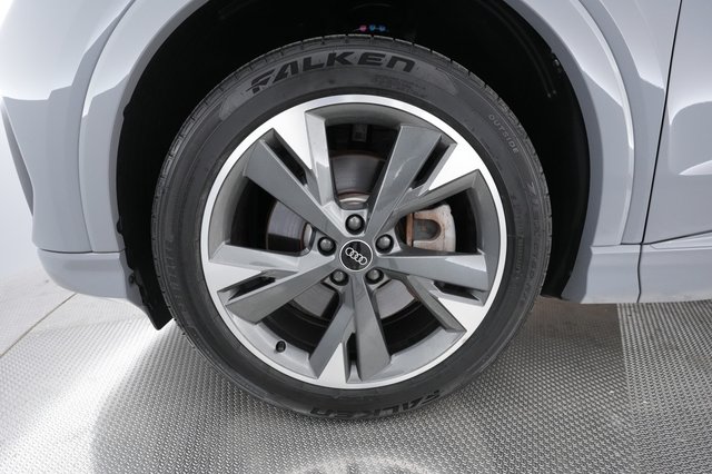 2022 Audi Q4 e-tron — photo 13 of 27