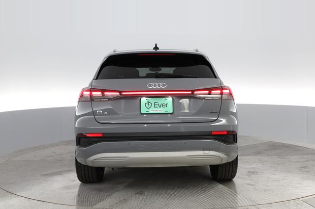2022 Audi Q4 e-tron — photo 10 of 27