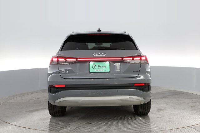 2022 Audi Q4 e-tron — photo 10 of 27