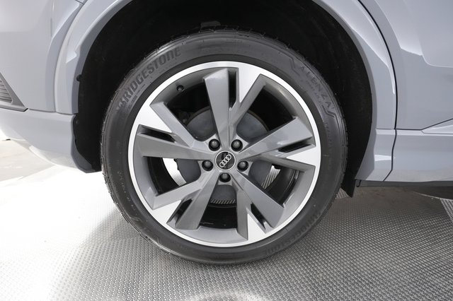 2022 Audi Q4 e-tron — photo 16 of 27