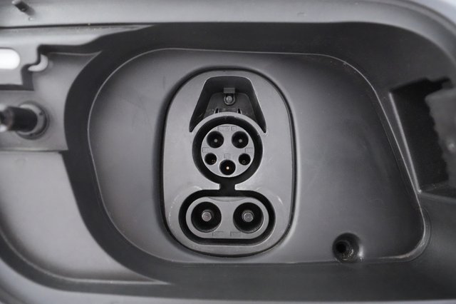 2022 Audi Q4 e-tron — photo 23 of 27