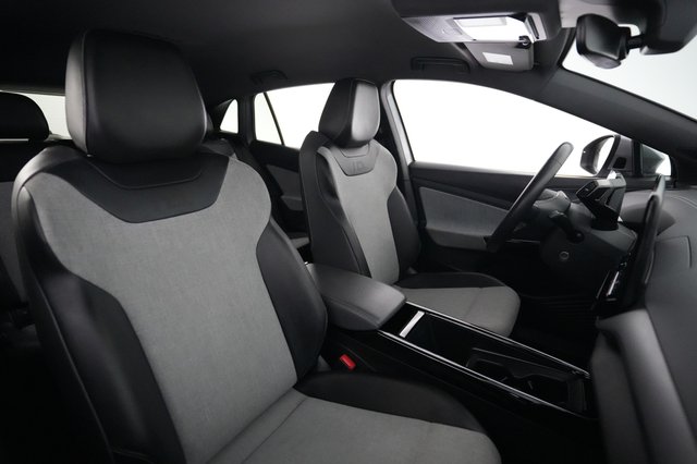 2023 Volkswagen ID.4 — photo 18 of 27