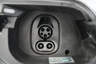 2023 Volkswagen ID.4 — photo 8 of 27