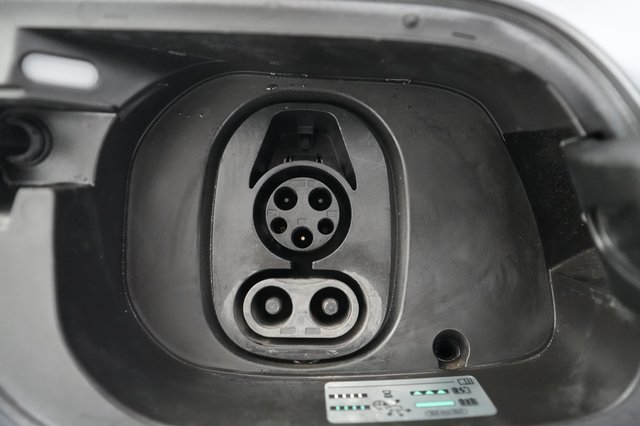 2023 Volkswagen ID.4 — photo 8 of 27