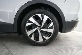 2023 Volkswagen ID.4 — photo 7 of 27
