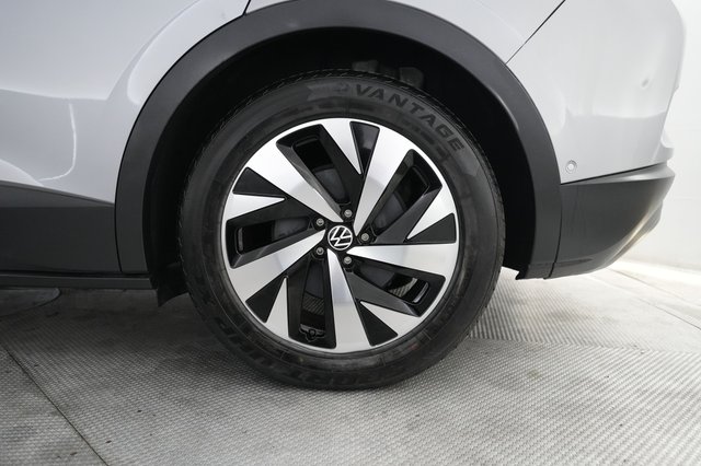 2023 Volkswagen ID.4 — photo 7 of 27