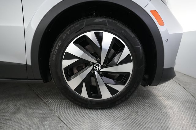 2023 Volkswagen ID.4 — photo 16 of 27