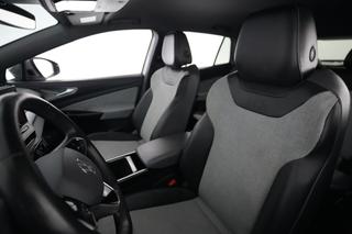 2023 Volkswagen ID.4 — photo 3 of 27