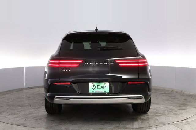 2023 Genesis Electrified GV70 — photo 12 of 21