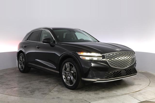 2023 Genesis Electrified GV70 — photo 10 of 21
