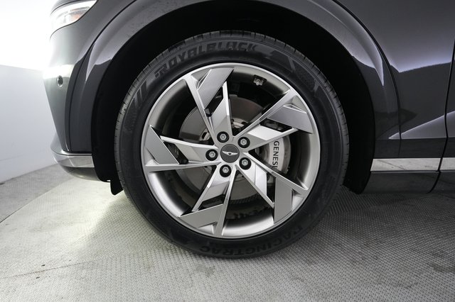 2023 Genesis Electrified GV70 — photo 7 of 21