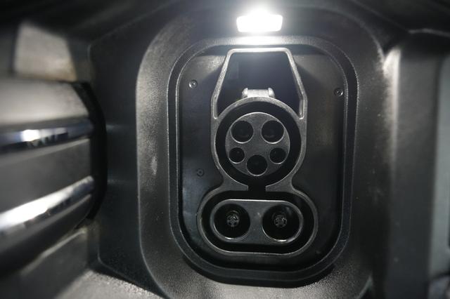 2023 Genesis Electrified GV70 — photo 8 of 21