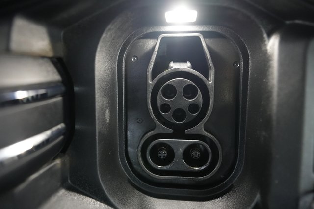 2023 Genesis Electrified GV70 — photo 8 of 21