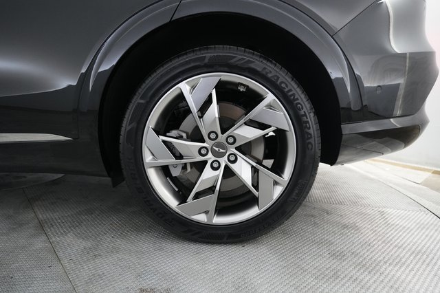 2023 Genesis Electrified GV70 — photo 15 of 21