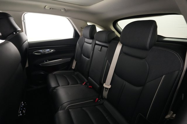 2023 Genesis Electrified GV70 — photo 19 of 21