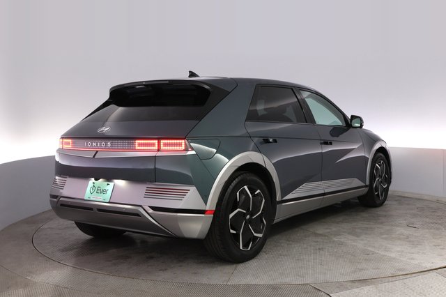 2024 Hyundai IONIQ 5 — photo 8 of 24