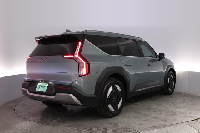 2024 Kia EV9 — photo 8 of 36