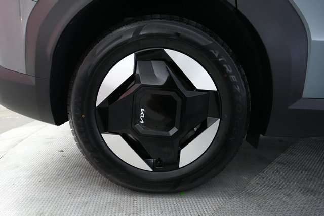 2024 Kia EV9 — photo 16 of 36