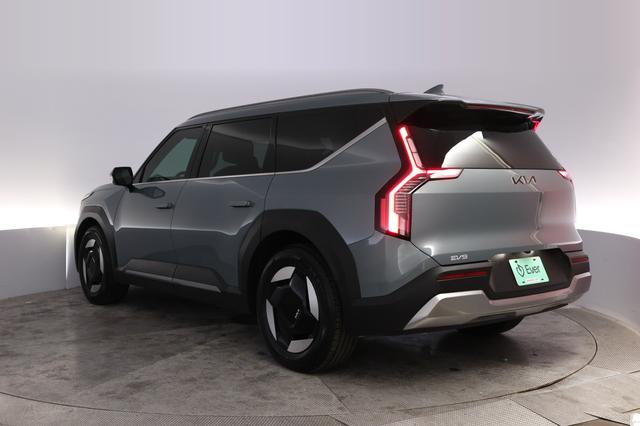 2024 Kia EV9 — photo 2 of 36