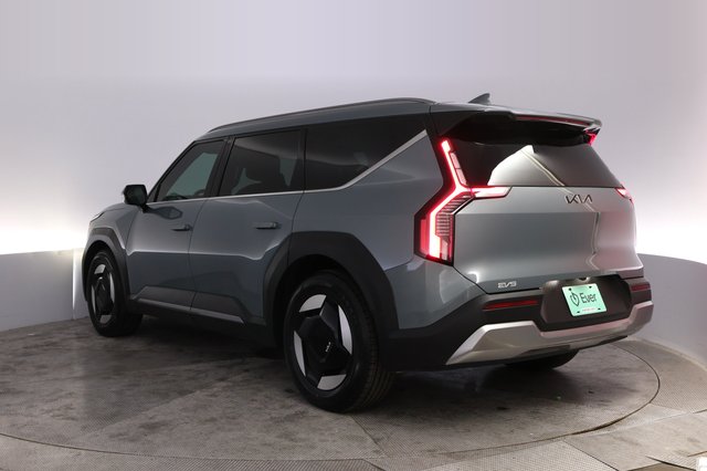 2024 Kia EV9 — photo 2 of 36