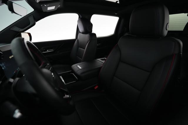 2024 Chevrolet Silverado EV — photo 3 of 17