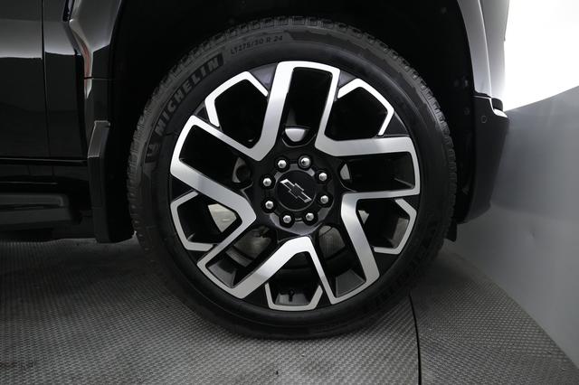 2024 Chevrolet Silverado EV — photo 10 of 17