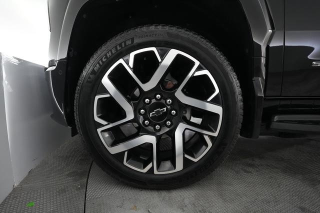 2024 Chevrolet Silverado EV — photo 9 of 17