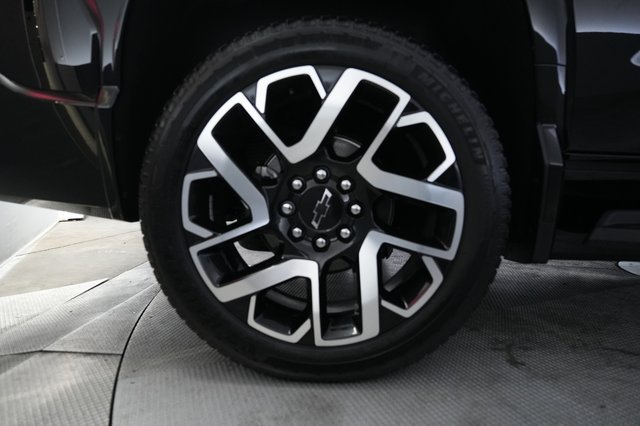 2024 Chevrolet Silverado EV — photo 11 of 17
