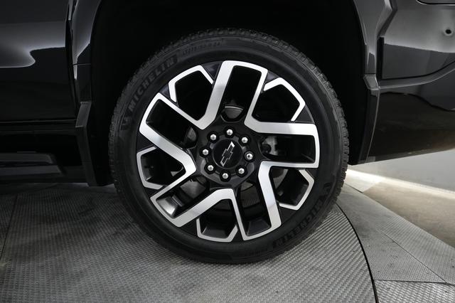 2024 Chevrolet Silverado EV — photo 7 of 17