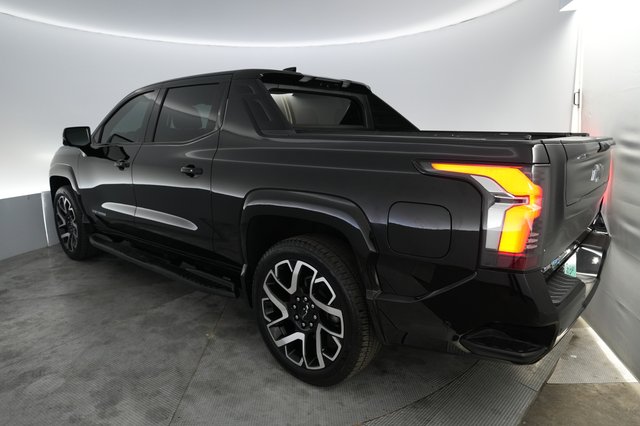 2024 Chevrolet Silverado EV — photo 2 of 17