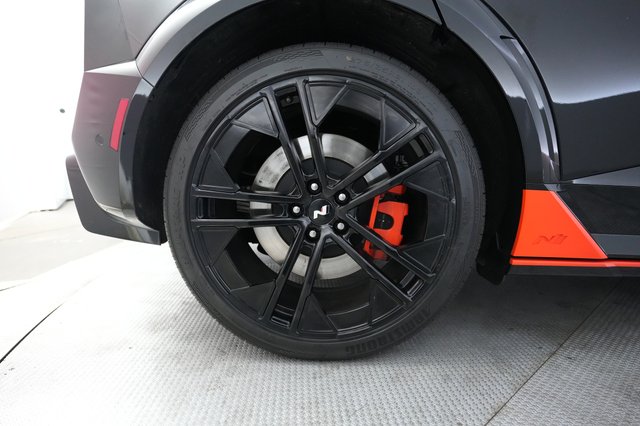 2025 Hyundai IONIQ 5 — photo 17 of 29