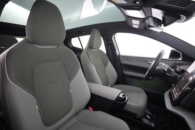 2025 Volvo EX30 — photo 18 of 21